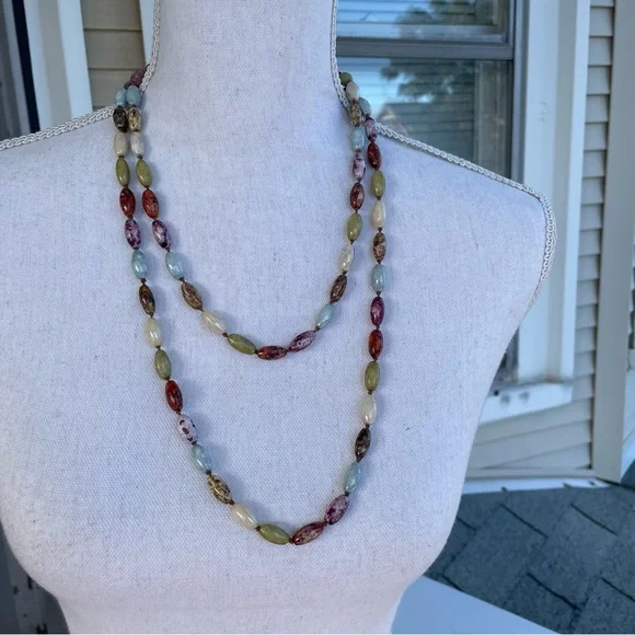 Multicolor Beaded Necklace - Picture 2 of 9